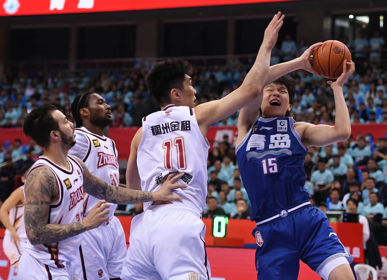 浙江队碾压骑士，伦纳德点燃赛场