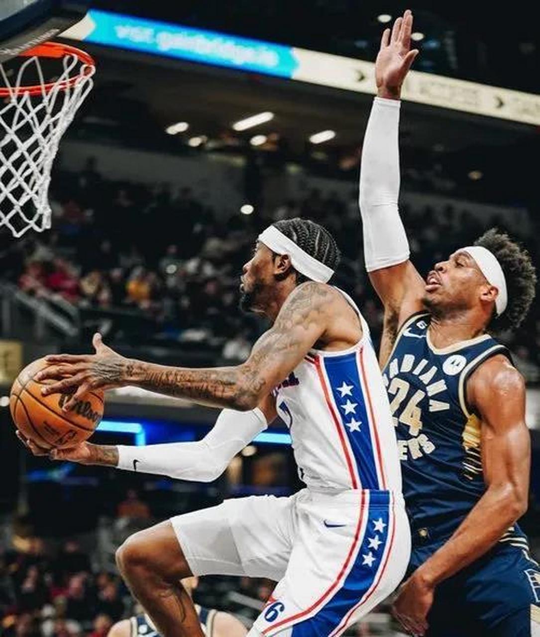 爱游戏官方-步行者险胜76人，保罗扛起全队