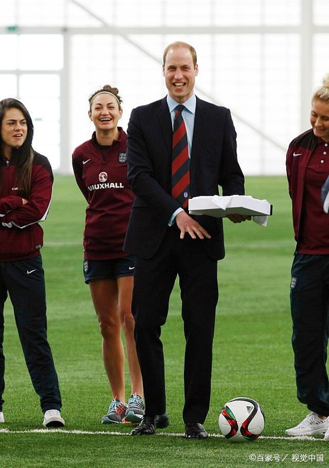 爱游戏在线-瑞典队险胜英格兰队，马龙惊艳四座