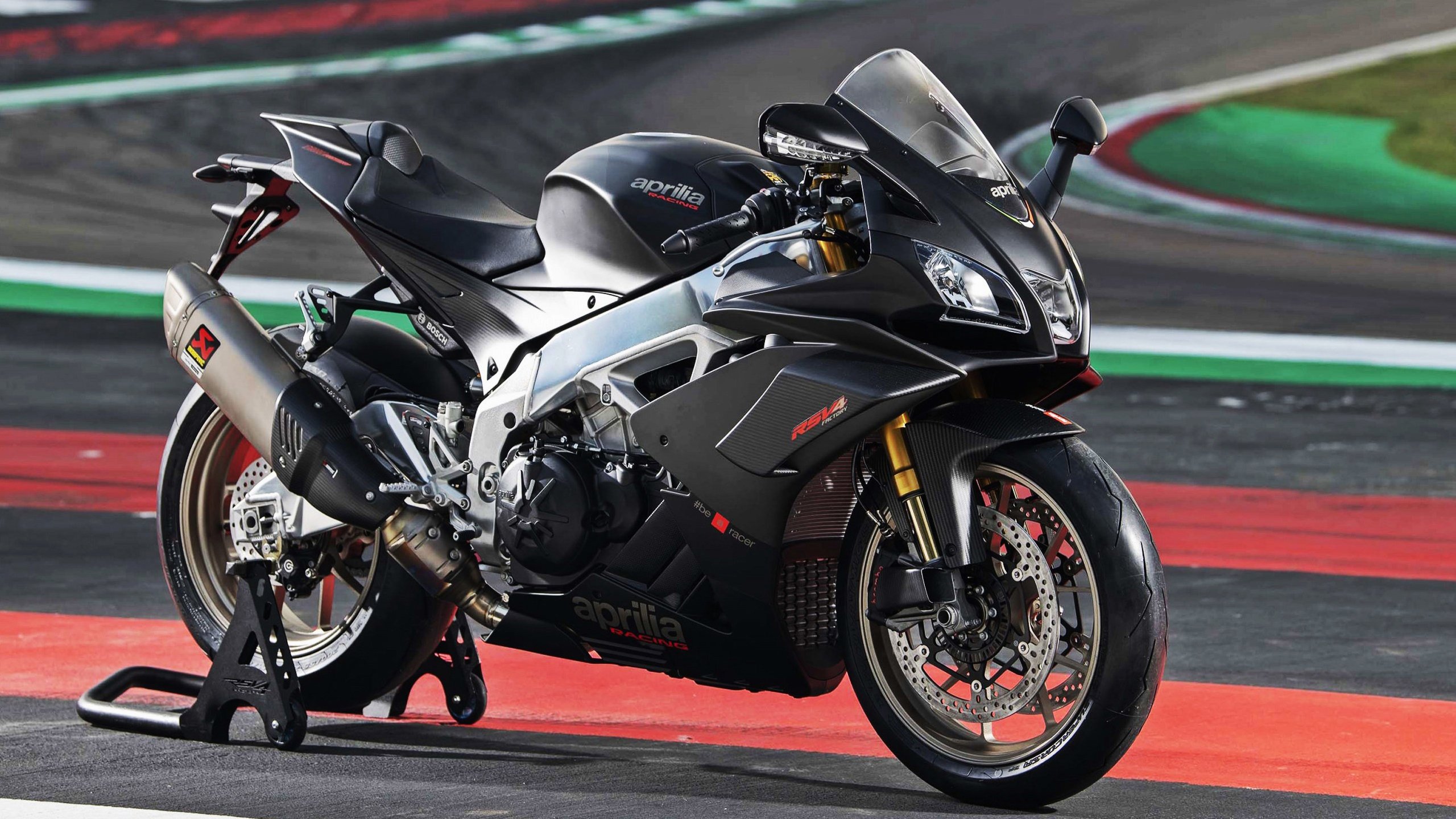 爱游戏APP-雨林对高地的交响诗，哥斯达黎加对阵苏格兰，阿克展现巨星价值