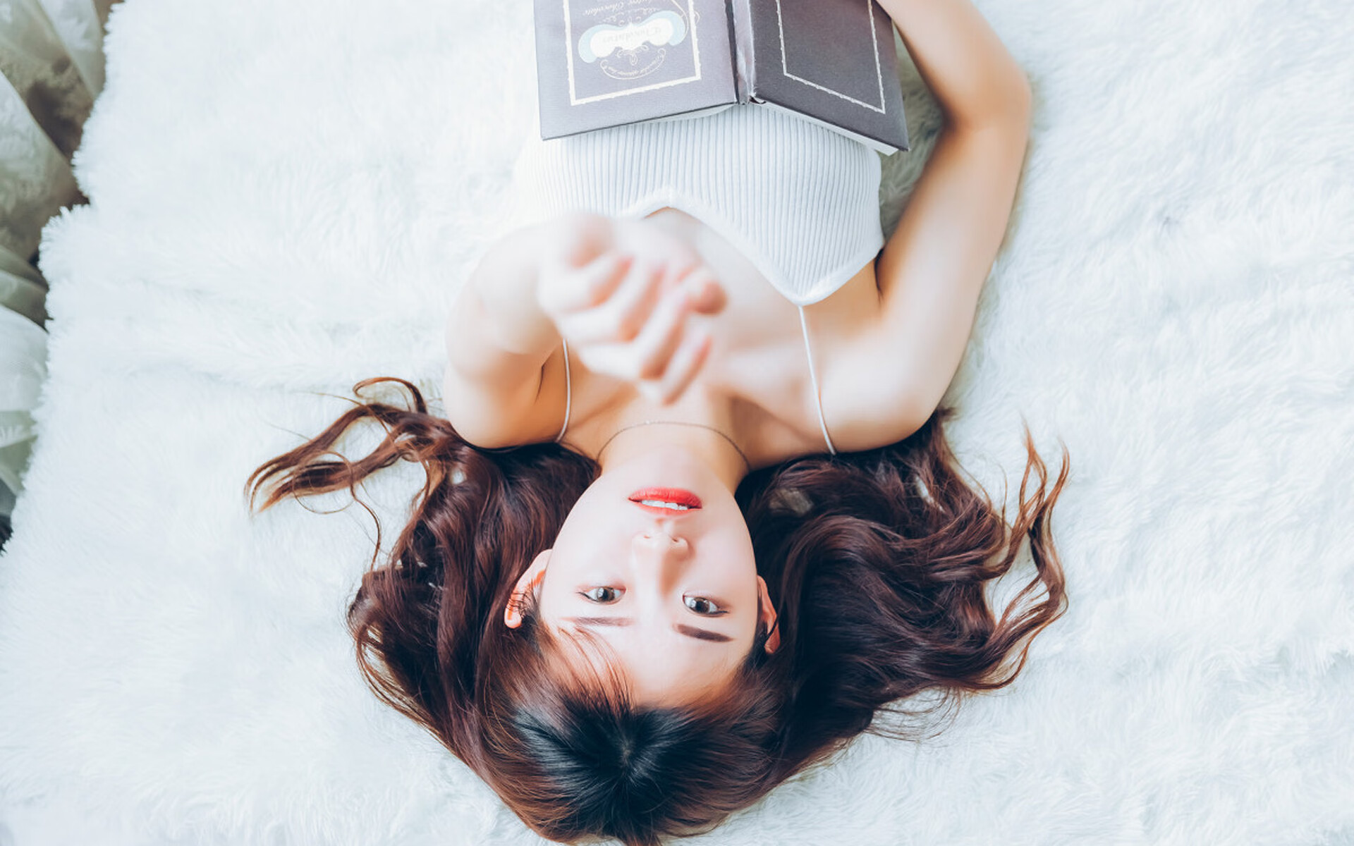 足球双城记，加克波爆发点燃荷兰进攻，阿尔及利亚补时绝杀险胜希腊